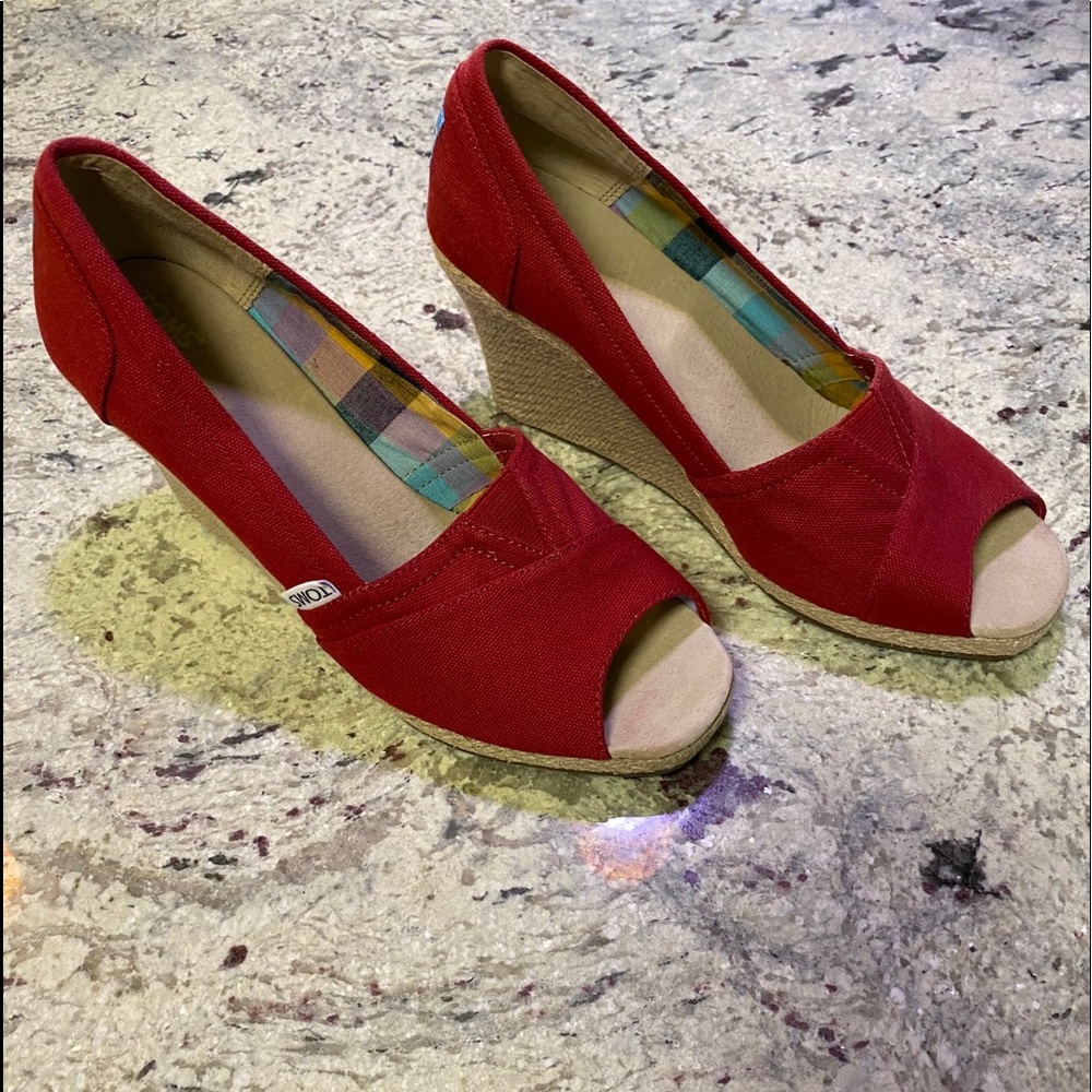 Toms Red Canvas Peep Toe Sandal size 8 1/2